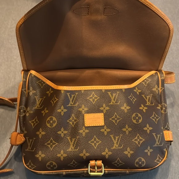 Authentic Louis Vuitton Saumur 30 Monogram Bag - Picture 8 of 11